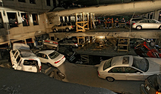 Illustration for article titled Atlanta Parking Garage Collapse Carnage Mega-Gallery